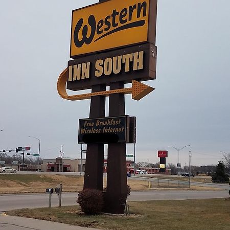 Western Inn South Киърни Екстериор снимка