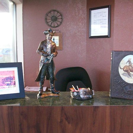 Western Inn South Киърни Екстериор снимка