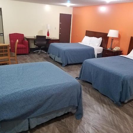 Western Inn South Киърни Екстериор снимка