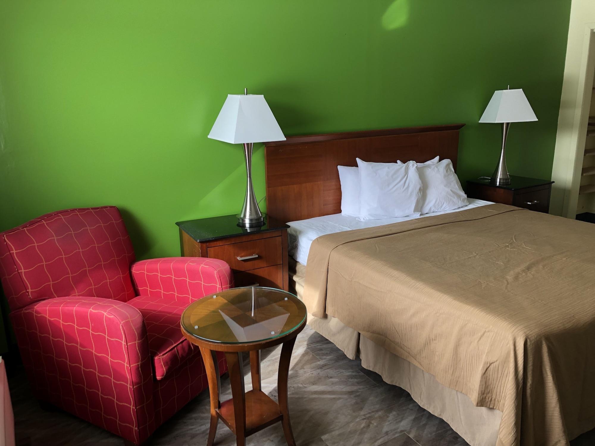 Western Inn South Киърни Екстериор снимка