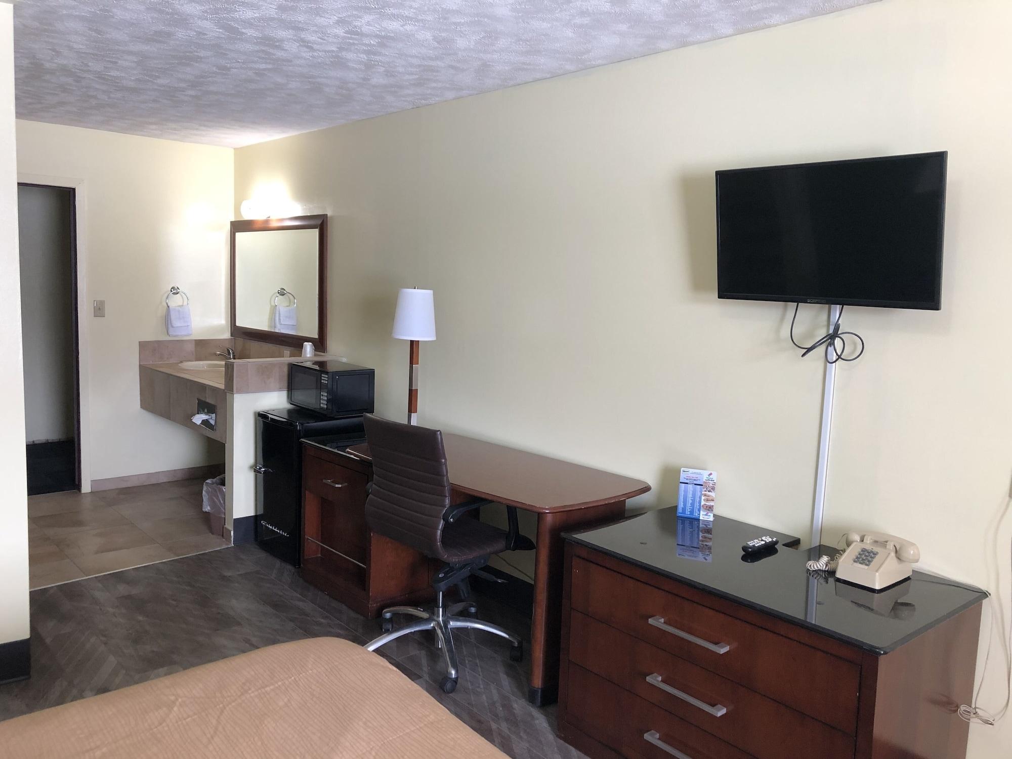 Western Inn South Киърни Екстериор снимка