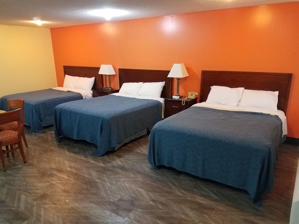Western Inn South Киърни Екстериор снимка