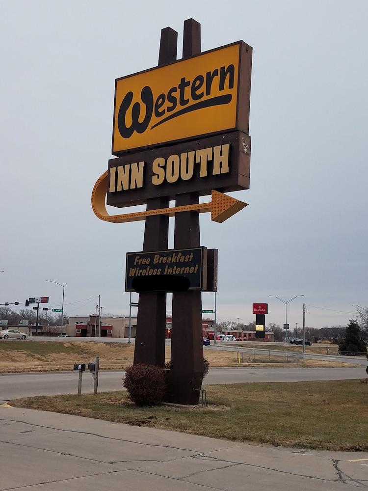 Western Inn South Киърни Екстериор снимка