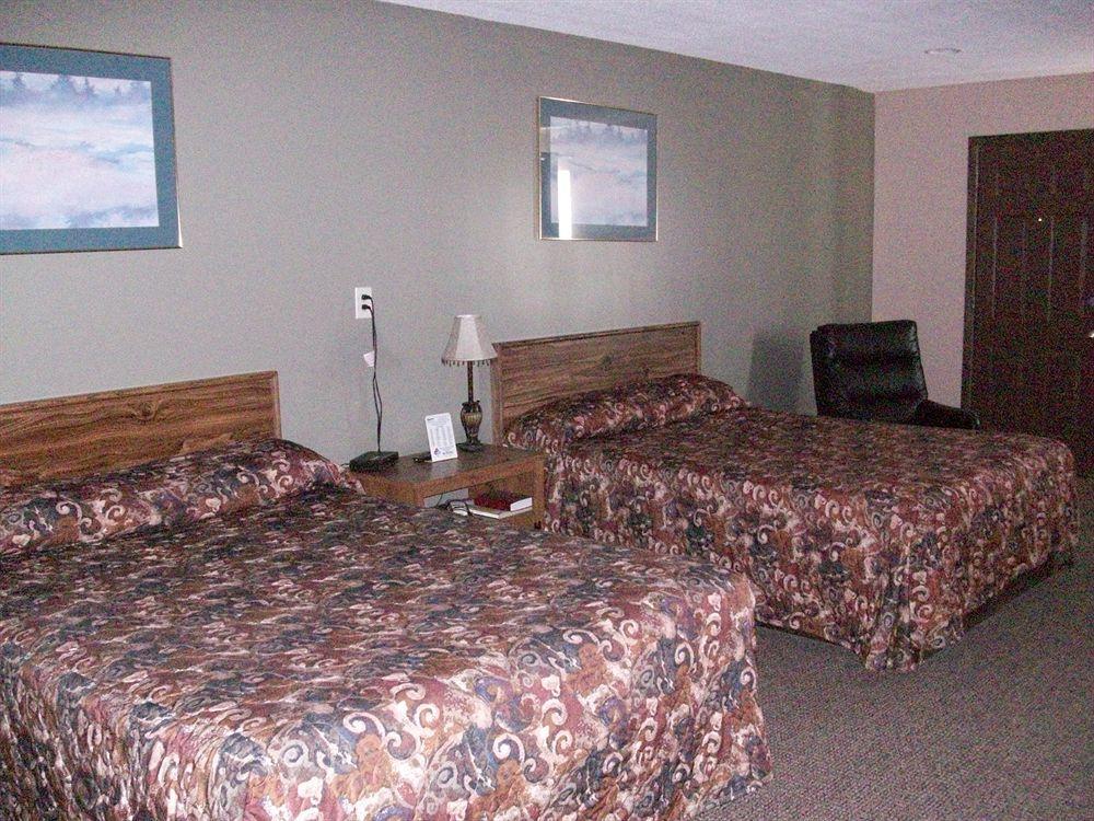 Western Inn South Киърни Екстериор снимка