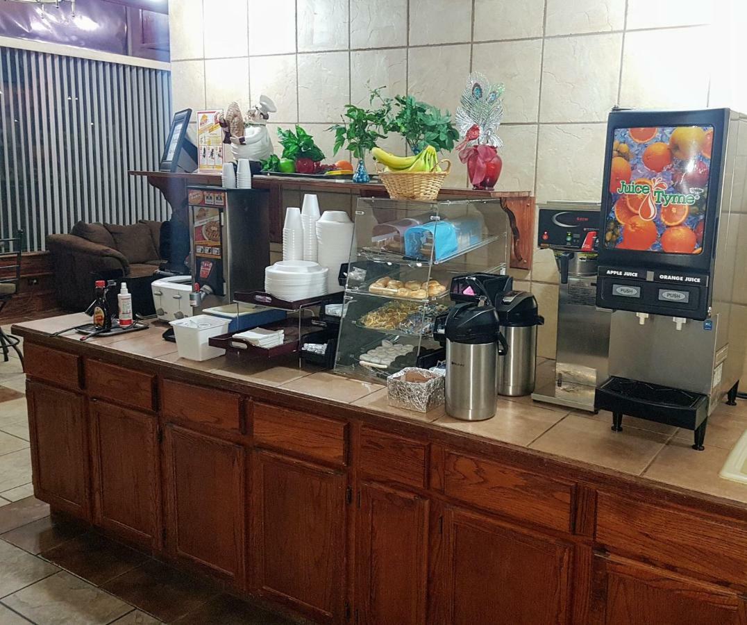 Western Inn South Киърни Екстериор снимка