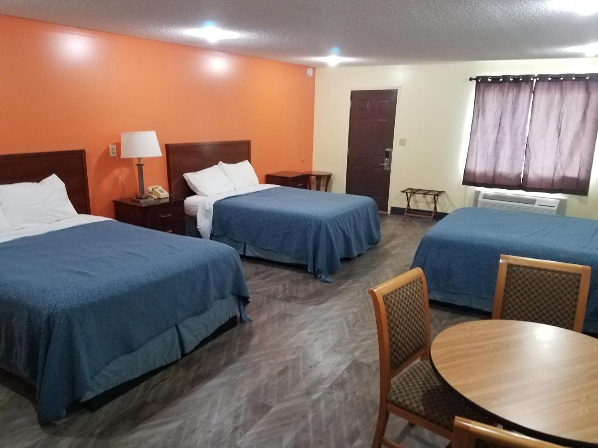 Western Inn South Киърни Екстериор снимка