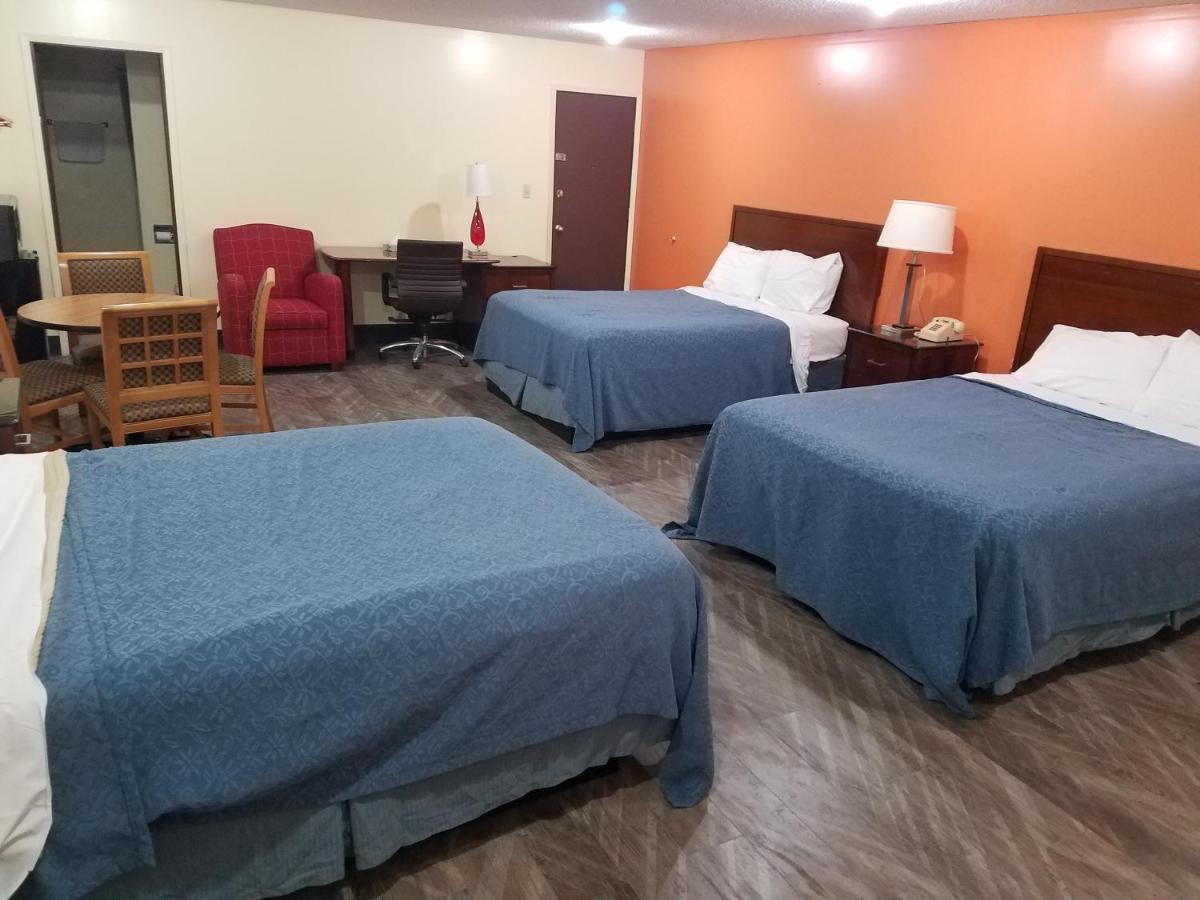 Western Inn South Киърни Екстериор снимка