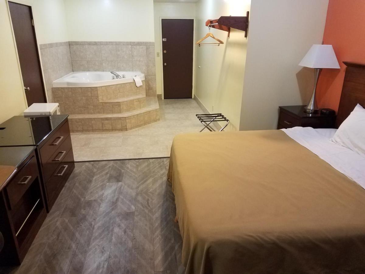 Western Inn South Киърни Екстериор снимка