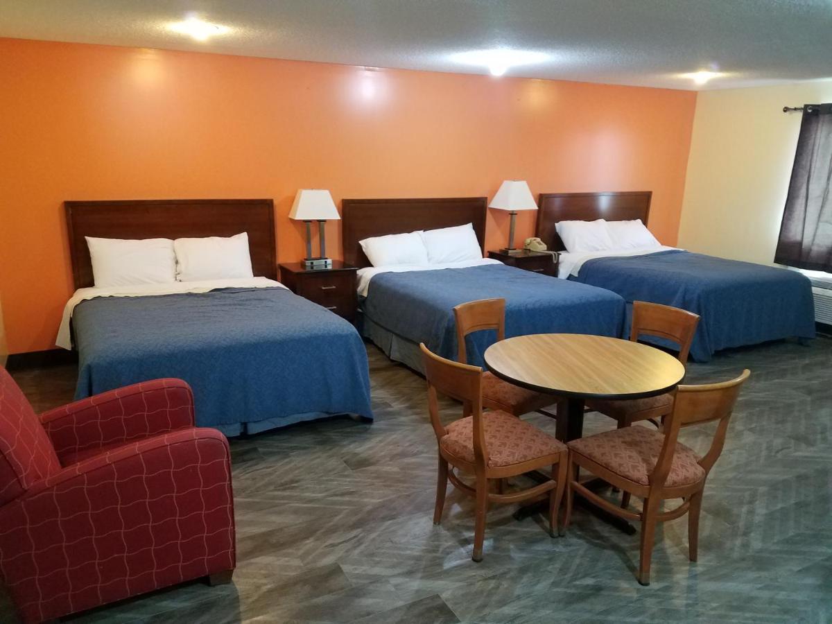 Western Inn South Киърни Екстериор снимка
